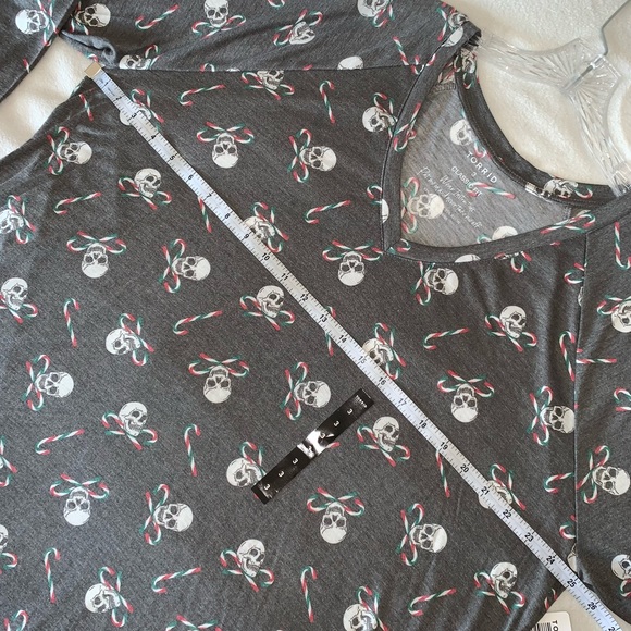 NEW! TORRID “Skull Candy” Heather Grey Raglan Long-Sleeve Raglan V-Neck Tee, NWT - Picture 9 of 15